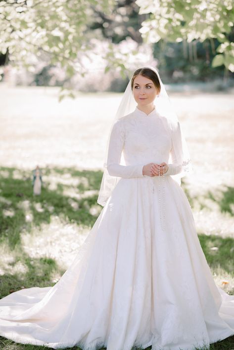 Catholic Wedding Dress, Long Hair Bridal Styles, Twilight Wedding Dresses, Catholic Wedding Dresses, Traditional Catholic Wedding, Long Hair Bridal, Modest Beauty, Steubenville Ohio, Gilded Glamour