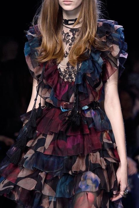 Elie Saab F/W 2016-17 Elie Saab Fall, Fashion Week 2016, Style Korea, Fall 2016, Elie Saab, Couture Dresses, Couture Fashion, Look Fashion, Pretty Dresses