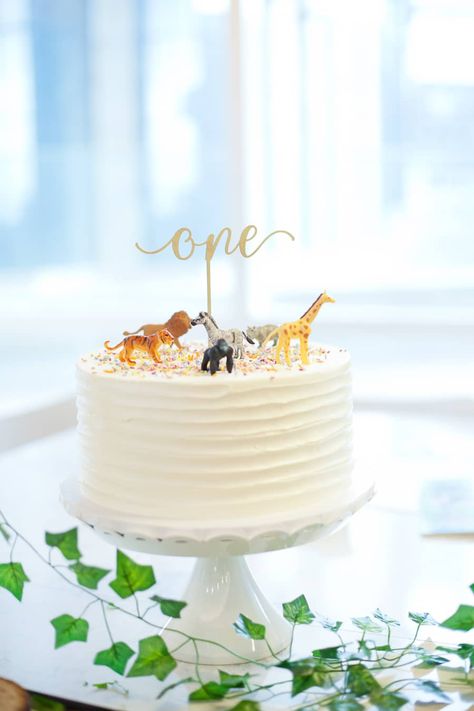 A Wild One Birthday Cake, Simple Safari Birthday Party, Cake One Year, 1st Birthday Animal Cake, One Wild Year 1st Birthday Cake, Animal One Year Old Birthday, One Cake, One Year Cake, Cake Wild One