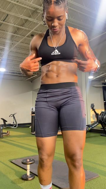 Buff People, Slender Outfits, Studs With Dreads, People From The Past, Gym Food, Black Fitness, Body Workout Plan, Fitness Inspiration Body, Workout Aesthetic