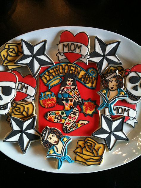 tattoo cookies!!! Tattoo Cookies, Tattoo Party, Tattooed Lady, Tattoo Themes, Fudge Bars, Iced Biscuits, Cutout Sugar Cookies, Cookie Press, Beautiful Cookies