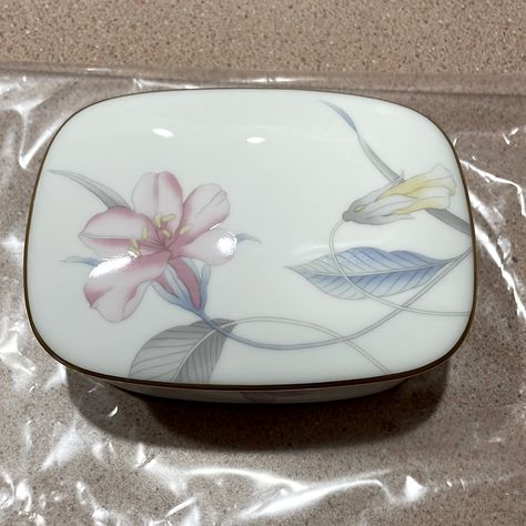 Never Used White With Pink And Yellow Flowers And Gold Trim Bundle For Additional Discount Same Day Shipping Guaranteed! Check Out My Listing For Another Mikasa Trinket Or Lenox Items. Thanks! Tags: Trinkets Jewelry Box Storage Rings Box Mikasa Trinkets Container With Lid Necklace Box Packaging, Jewelry Box Aesthetic, Trinkets Jewelry, Rings Box, Jewelry Box Storage, Christmas Trinkets, Silver Pearl Bracelet, Christmas Cover, Princess And The Pea