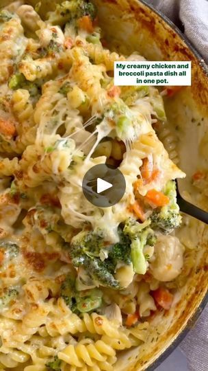 Creamy Chicken Broccoli, Broccoli Pasta Bake, Chicken Broccoli Pasta, Italian Herbs, Chicken Breast Fillet, Broccoli Pasta, One Pot Chicken, Drying Pasta, Broccoli Florets