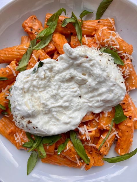 Burrata And Gnocchi, Pasta Dishes With Burrata, Pasta Recipes With Burrata, Burrata And Pasta, Creamy Burrata Pasta, Pasta With Burrata Recipe, Tomato Pasta With Burrata, Pasta With Buratta, Buratta Pasta Recipe