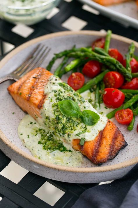 Creamy Pesto Sauce, Pesto Salmon, Plats Healthy, Healthy Salmon Recipes, Creamy Pesto, Pasti Sani, Idee Pasto, Health Dinner, Cooking Classy