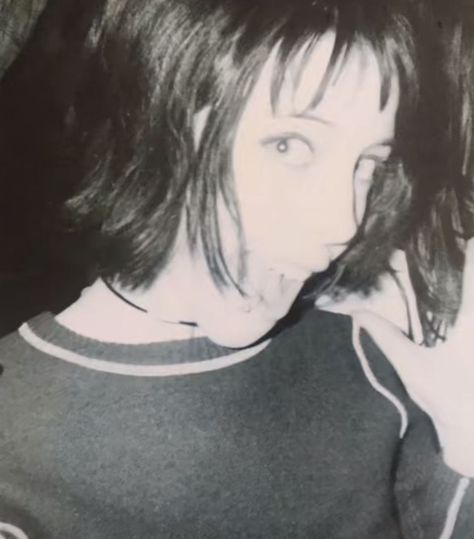 Rachel Goswell, Uk Icon, Crystal Castles, Manic Pixie Dream Girl, Crystal Castle, Aesthetic Japan, Tv Girls, Girl Icons, Look Cool