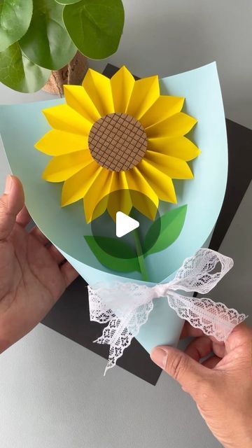 Hand-made red flag on Instagram: "Make a bunch of beautiful sunflowers for my mother on Mother’s Day" Sunflower Origami Tutorial, Paper Sun Flowers Craft, Sunflower Origami, Sun Flower Origami, Craft Sunflower, Making Sunflowers Paper Flowers, Sunflower Felt Flower Diy, Playground Activities, Rain Bow