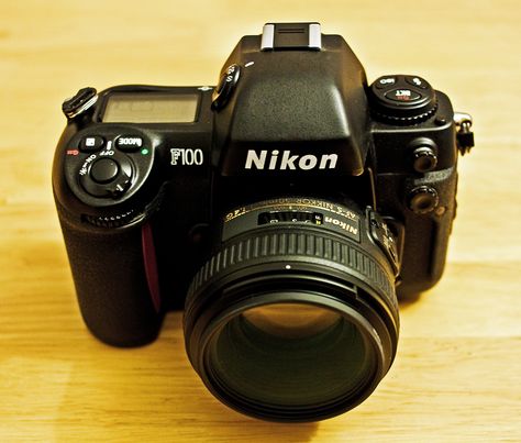 Cheap Film Cameras, Photography Tricks Nikon, Best Film Cameras, Nikon F100, Cameras For Beginners, Film Equipment, Focus Camera, Nikon Camera, Classic Camera