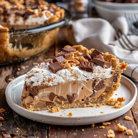 This No Bake Snickers Pie combines creamy peanut butter, rich cream cheese, and chunks of Snickers candy bars in a graham cracker crust for a delightful and easy-to-make dessert. Brownie Snickers Pie, Snickers Pie Recipe, Snickers Pie No Bake, No Bake Snickers Pie, Snickers Dessert, Snickers Pie, Snickers Candy Bar, Snickers Candy, Oreo Cookie Crust