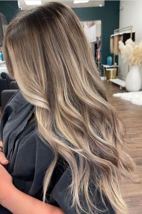 Ash Blonde Hair Balayage, Light Brunette Hair, Rambut Brunette, Summer Blonde Hair, Brown Hair Inspo, Brunette Hair With Highlights, Vlasové Trendy, Dirty Blonde Hair, Brown Hair With Blonde Highlights