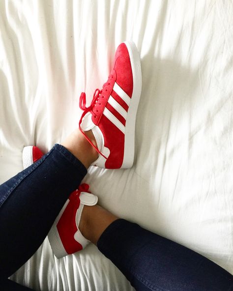 Gazelle Adidas rouge sneakers Gazelle Adidas, Adidas Gazelle Sneaker, Adidas Gazelle, Adidas Sneakers, Adidas, Sneakers