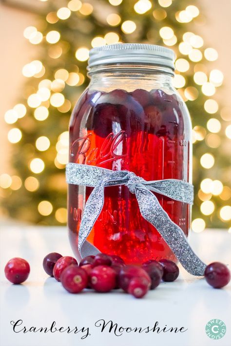 Christmas Moonshine, Cranberry Moonshine, Homemade Moonshine, Moonshine Recipe, Homemade Alcohol, Homemade Liquor, Liquor Recipes, Moonshine Recipes, Liqueurs Recipes