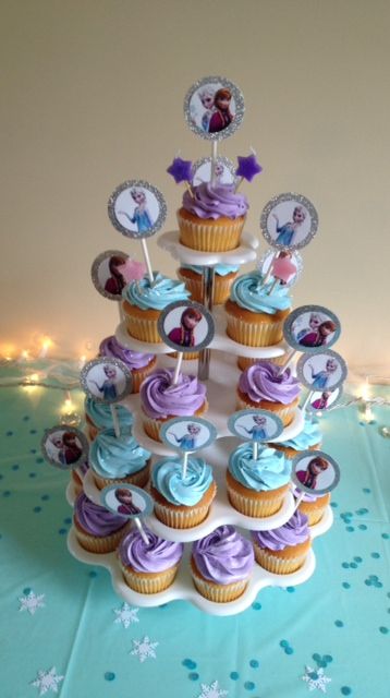 Cupcakes Frozen, Frozen 3rd Birthday, Anna Birthday Party, Frozen Cupcakes, Frozen Theme Cake, Frozen Bday Party, Disney Frozen Party, Frozen Birthday Theme, Frozen Themed Birthday Party