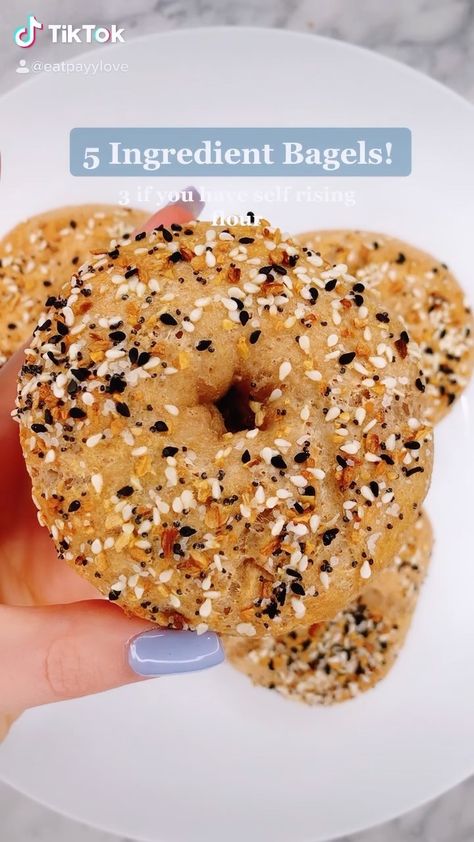 eatpayylove on Instagram: Only 3 ingredients if you have self rising flour!😊 • • • This makes 4 bagels, around 250 calories each!♥️ • • • #bagelrecipe #easyrecipes… 3 Ingredient Bagels, Homemade Bagels, Bagel Recipe, Self Rising Flour, Everything Bagel, 3 Ingredient, Bagels, 3 Ingredients, Weight Watchers