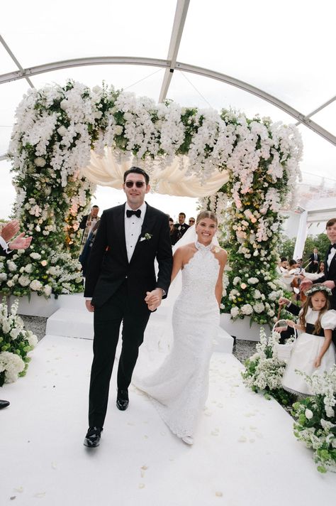 Sofia Richie Wedding Flowers, Sofia Richie And Elliot Grainge, Sofia Richie And Elliot, Sofia Richie Wedding, Beauty And The Beast Wedding Dresses, Elliot Grainge, Y2k 2023, Italy Wedding Dress, Rehearsal Dinner Looks