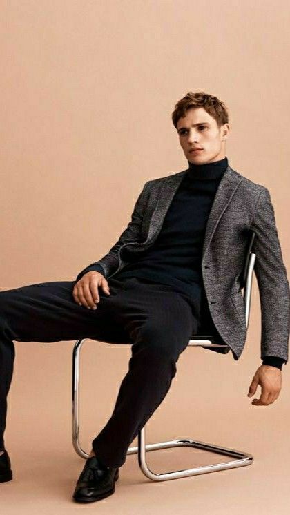 Male Model Outfits, Male Pose Reference, Mens Photoshoot Poses, Male Models Poses, Studio Photography Poses, Men Photoshoot, Outfits Hombre, Sitting Poses, Human Poses Reference