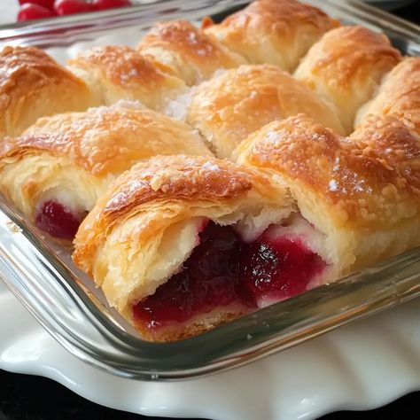 Cherry Filled Crescent Rolls Pie Filling Recipes Easy, Cherry Pie Filling Recipes Easy, Brunch Danish, Apple Cinnamon Crescent Rolls, Crescent Roll Ideas, Crescent Dough Recipes, Crescent Ring Recipes, Cherry Danish, Filled Crescent Rolls