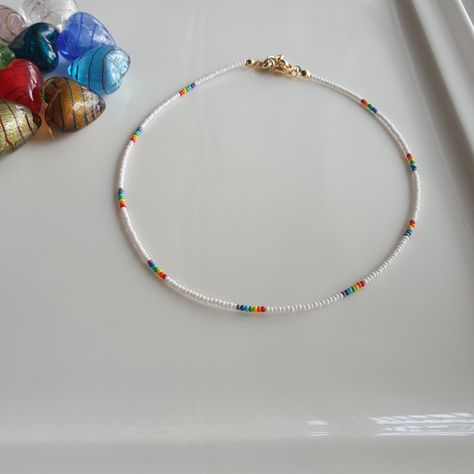 Beachy Necklaces, Rainbow Beaded Necklace, Beachy Necklace, Rainbow Choker, Diy Friendship Bracelets Tutorial, Seed Bead Choker, Multi Coloured Necklaces, Dainty Choker, Bead Choker