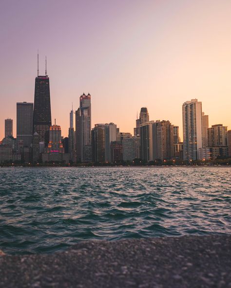 Sunset on the lake in Chicago Lake Michigan Chicago Aesthetic, Chicago Astethic, Chicago Elopement, Brand Ads, Chicago Lake, Chicago Beach, Art Homework, Chicago Aesthetic, Aesthetic 2023