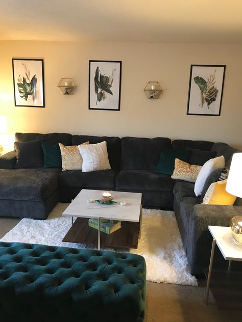 Emerald Green And Gold Living Room Decor, Grey And Hunter Green Living Room, Green And Black House Decor, Emerald Green Apartment Decor, Black Green And Gold Living Room, Green And Black Apartment, Black Gold And Green Living Room, Green Black Gold Living Room, Hunter Green Living Room Decor