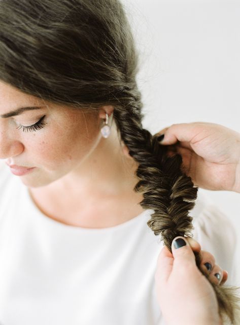 Fishbone Braid tutorial Fishbone Braid Tutorial, Snake Braid Tutorial, Wedding Hair Tutorial, Braid Wedding Hair, Snake Braid, Braid Wedding, Fishbone Braid, Romantic Braid, Messy Bun With Braid