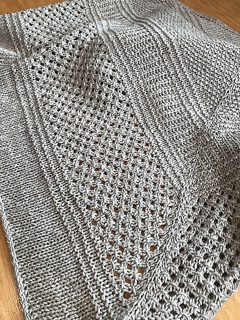 Ravelry: Euphoric Shawl by Susanne Talluri Free Knit Shawl Patterns, Holiday Knitting, Lace Shawl Pattern, Shawl Knitting, Crochet Shawl Pattern Free, Crochet Dishcloths, Shawl Knitting Patterns, Shawl Patterns, Sport Weight Yarn