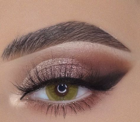 Company Dinner, Eye Makeup Images, Beautiful Eye Makeup, Make Up Inspo, Online Makeup, Smokey Eye, Beautiful Eyes, Skin Makeup, Body Positivity