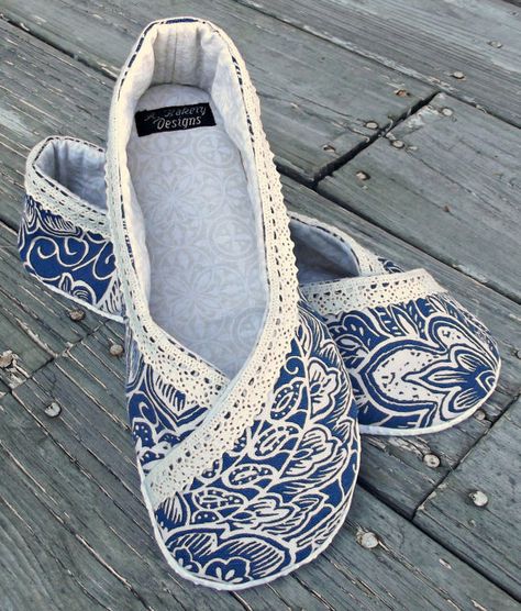 Kimono Slippers, Kimono Shoes, Cream Ballet Flats, Cup Of Hot Chocolate, Foam Slippers, Diy Slippers, Blue Clothing, Flat Slippers, Fabric Collage