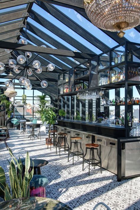 Cafe Interior Design Rooftop, Concept Bar Ideas, Bar And Cafe Interiors, Rooftop Bar And Restaurant, Rooftop Terrace Bar Design, Roof Garden Restaurant Design, Restaurant Rooftop Design, Terrace Garden With Bar, Roof Garden Cafe