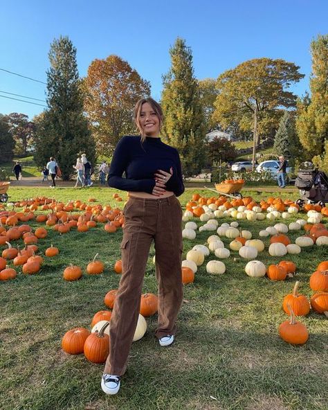 Tess Christine Outfits, Orchard Outfit, Tess Christine, Pumpkin Patch Photoshoot, Pumpkin Patch Outfit, October 23, October 20, Fall Fits, Autumn Aesthetic