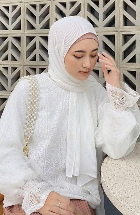 Ootd Hijab Pashmina Plisket Putih Foto Ootd, Pashmina Style, Pashmina Hijab, Model Hijab, Style Hijab, Hijab Ootd, Ootd Hijab, Ootd