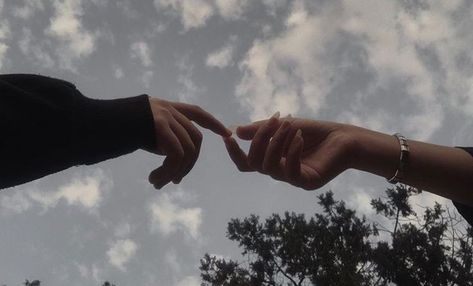 Hands Holding Hands, Photo Profil Insta Original, Facebook Cover Photos Inspirational, Cool Cover Photos, Cute Facebook Cover Photos, Cover Pics For Facebook, Fb Cover Photos, Beautiful Eyes Pics, Romantic Photoshoot