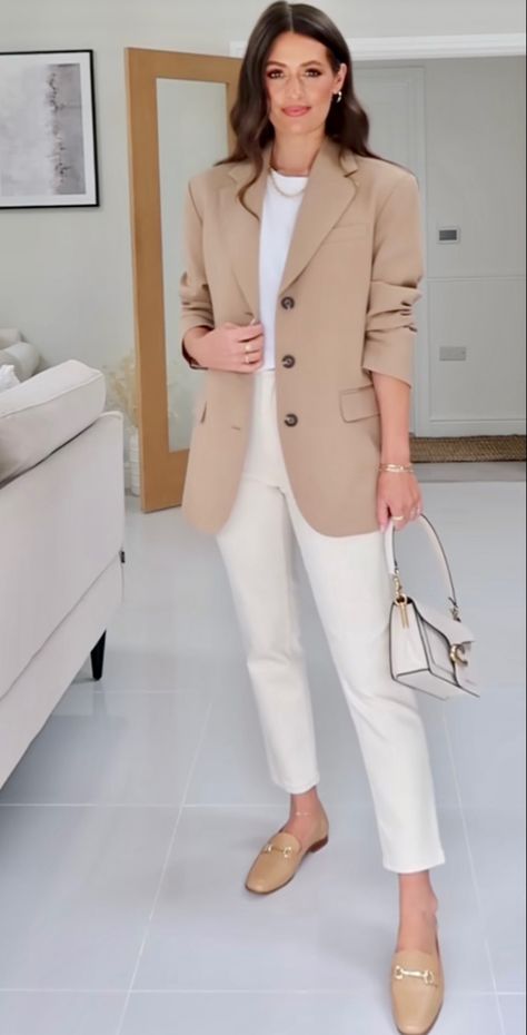 White Pants Outfit, Casual Work Outfits Women, Winter Outfits For School, Look Office, Classy Outfits For Women, Tan Blazer, Beige Outfit, Outfit Mujer, Business Casual Outfits For Work