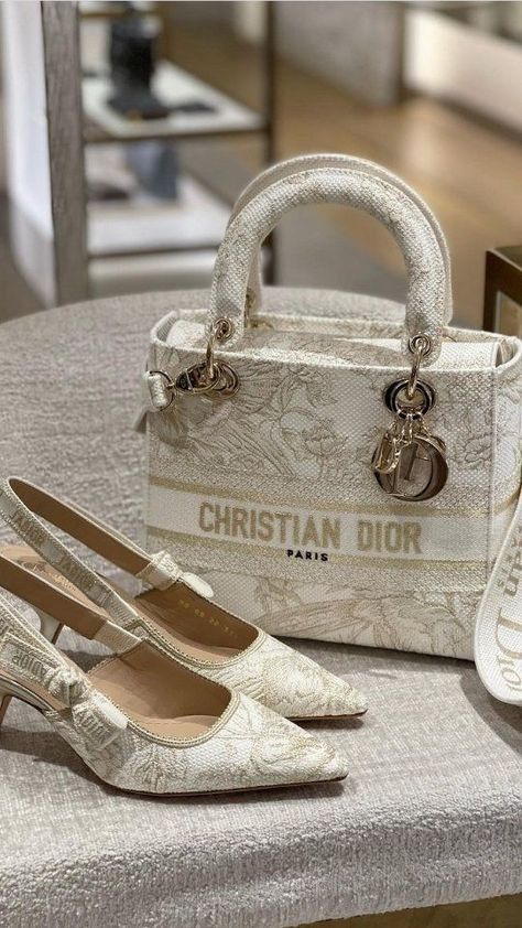 Karen All on Reels | Dior Shoulder Bag, Expensive Bag, Luxury Bags Collection, Tas Fashion, Girly Bags, Fancy Bags, Girly Shoes, Luxury Purses, Dior Handbags