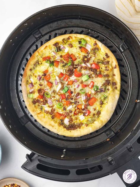 Pita Bread Breakfast Pizza, Air Fryer Breakfast Pizza, Pizza Air Fryer, Easy Breakfast Pizza, Airfryer Breakfast, Pizza For Breakfast, Portable Breakfast, Air Fryer Recipes Breakfast, Eggs And Cheese