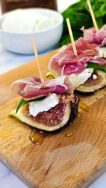 Fig And Cheese Appetizers, Fresh Finger Food, Mini Bites Appetizers, Easy Canapes, Fancy Appetizer Recipes, Small Bites Appetizers, Canapes Recipes, Gourmet Appetizers, Fancy Appetizers