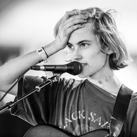 Zachary Cole of DIIV at Coachella 2013 Zachary Cole Smith, Beach Fossils, Mumford & Sons, Best Friendship Quotes, Discover Music, Guys And Dolls, Black And White Film, The Black Keys, Music Albums