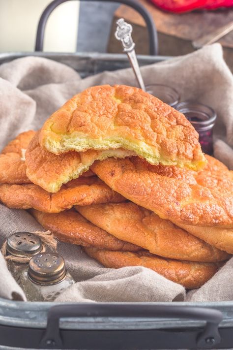 the perfect keto cloud bread made without cream cheese or cream of tartar Keto Cloud Bread Recipe, Easy Cloud Bread Recipe, Oopsie Bread, Keto Cloud Bread, Cloud Bread Recipe, Zucchini Bread Healthy, Chocolate Zucchini Bread, Lowest Carb Bread Recipe, Gluten Free Sides