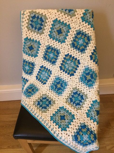 Teal Granny Square Blanket, Blue Green Crochet Blanket, Blue Granny Square Blanket, Crochet Swirl, Blue Crochet Blanket, Blankets Knit, Crochet Plaid, Crochet Dreams, Modern Crochet Blanket