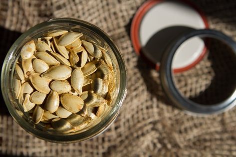 how to roast pumpkin seeds-5145 Perfect Pumpkin Seeds, Oh She Glows, How To Roast, Homemade Pumpkin Puree, Roasted Pumpkin Seeds, Roast Pumpkin, Back To Nature, Pumpkin Seeds, Pumpkin Recipes