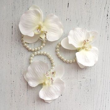 Corsage Bridesmaid, Orchid Corsage, Orchid Corsages, Vineyard Art, Bridesmaid Corsage, Prom Corsage, Wedding Corsage, Wrist Flowers, Corsage Prom