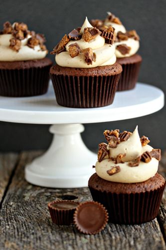 Cupcakes Cupcakes Cupcakes Cupcakes Peanut Butter Cup Cupcakes, Peanut Butter Cupcakes, Peanut Butter Cup, Health Desserts, God Mat, Peanut Butter Recipes, Think Food, Yummy Cupcakes, Dessert Cupcakes