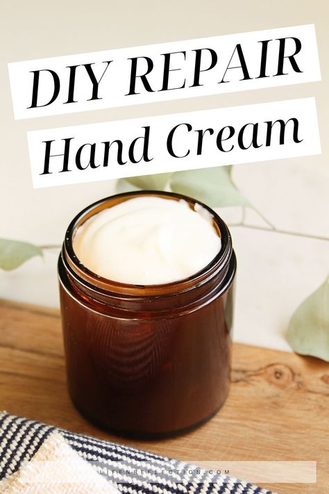 Cracked Hands Remedy, Hand Lotion Recipe, Homemade Hand Cream, Hand Cream For Dry Hands, Hand Cream Recipe, Hand Cream Homemade, Diy Hand Cream, Dry Skin Diy, Natural Hand Cream