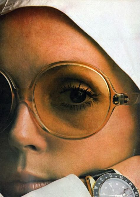 JJ photographed by Clive Arrowsmith for Vogue UK, 1969. Eyewear Ad, 70s Sunglasses, Fashion 70s, 70s Vibes, 70’s Fashion, Swinging Sixties, Vogue Uk, Vintage Eyewear, Vintage Life