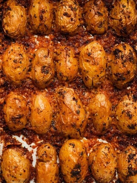 Small Potatoes Recipe, Parmesan Potato Recipe, Crispy Parmesan Potatoes, Parmesan Crusted Potatoes, Garlic Parmesan Potatoes, Lentil Loaf, Parmesan Roasted Potatoes, Potatoes In Oven, Crispy Smashed Potatoes