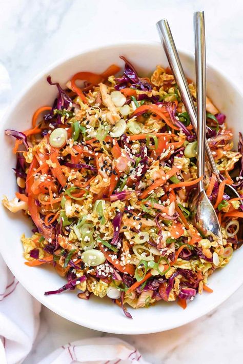 Spicy Slaw, Asian Slaw Recipe, Korean Food Recipes, Easy Cabbage Recipes, Cabbage Side Dish, Koreansk Mat, Korean Side Dishes, Slaw Recipe, Resep Salad