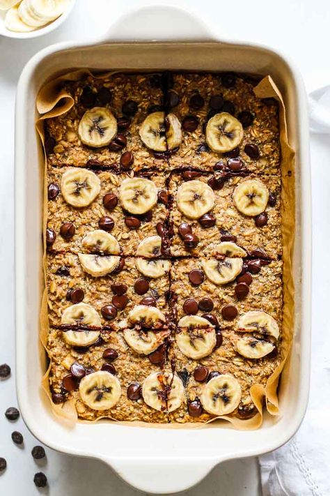 High-Protein Banana Bread Baked Oatmeal - Hannah Magee RD Banana Bread Baked Oatmeal, Protein Banana Bread, Muffins Banana, Bread Banana, Banana Baked Oatmeal, Protein Baking, Protein Oatmeal, Baked Oatmeal Recipes, Banana Bread Muffins