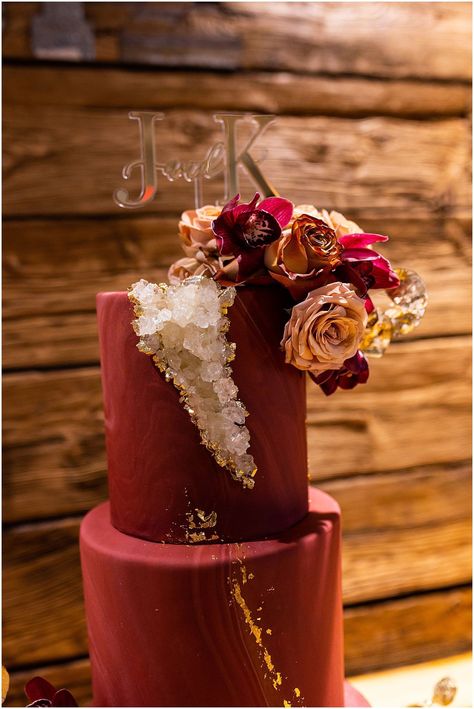 Such a gorgeous wedding cake with fresh flowers! These two brides had such a great grasp on the color palette they wanted for their Autumn wedding at the 1912 Club in Philadelphia that we were excited to get to work on the full scope of Fall tones! Floral Table Arrangements, Rust And Terracotta, Wedding Cake With Fresh Flowers, Club Wedding Reception, Cake With Fresh Flowers, Boho Wedding Cake, Fall Tones, Unique Cake Toppers, Terracotta Wedding