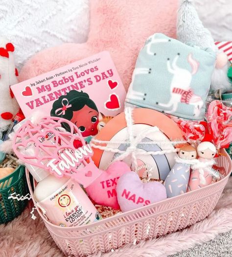 Valentine gift baskets for kids Kids Valentine Baskets, Baby Valentines Gifts, Love Basket, Valentines Day Book, Valentines Day Baskets, Valentine Gift Baskets, Kids Gift Baskets, Valentine Baskets, Valentine's Day Gift Baskets