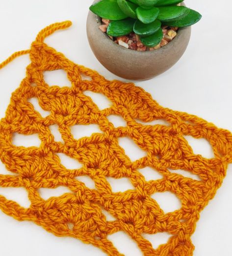 Shell Trellis Stitch tutorial - Sunflower Cottage Crochet Lacy Crochet Stitches, Crochet Stitches Round, Trellis Stitch, Sunflower Cottage, Cottage Crochet, Crochet Waffle Stitch, Scrap Yarn Crochet, Crochet Bloggers, Lacy Crochet